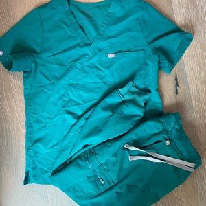 Figs Limited Edition Hunter Green Scrub Set  M/MP